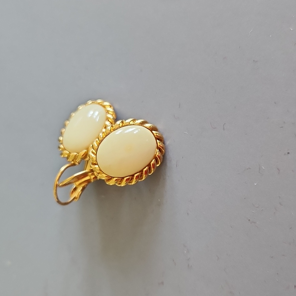 Elegant Gold and Cream Earrings - Picture 6 of 12